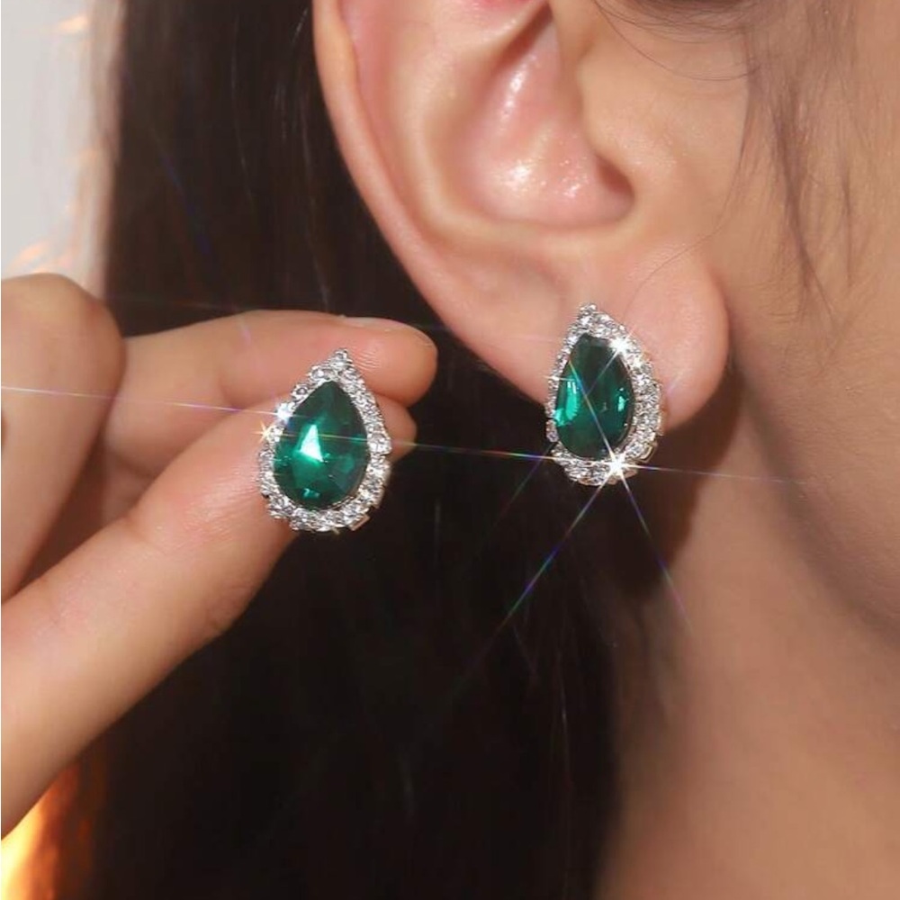 Elegant Green Teardrop Earrings